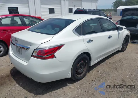 2015 Nissan Altima 2.5 S из США, поврежденный, VIN 1N4AL3AP8FC199076